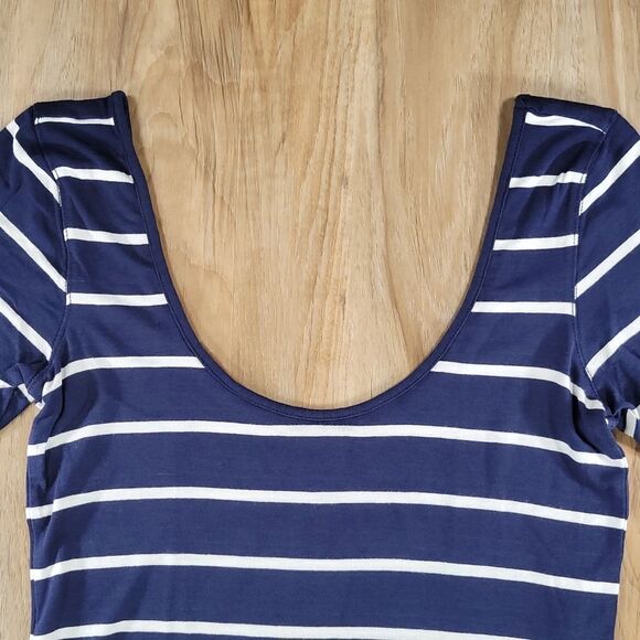 🔺️Nollie Blue & White Striped Scoop Neck Top Medium - Picture 3 of 8